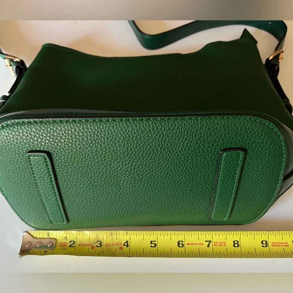 Louenhide green faux leather crossbody purse, zipper closure interior pockets